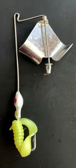 Lot of 4 BUZZBAIT LURES Mixed Colors Bass Fishing with Hand-Made Plastic Cases - Thumbnail 4