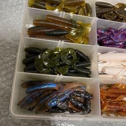 Gary Yamamoto Worms Lot of 300+ Pieces, Including Grubs, Senkos, Cut Tails, - Thumbnail 2