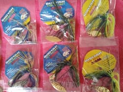 booyah spinnerbait lot of 24 lures  - Thumbnail 4
