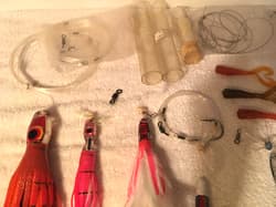 Vintage Lot 20 Plus Pcs Saltwater Lures Bass Marlin Tuna Dorado Leaders Hooks - Thumbnail 8