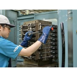 KTC (Kyoto Machinery Tools) 25.4sq. Preset Torque Wrench 200-1000N・m GW1000-08 - Thumbnail 8