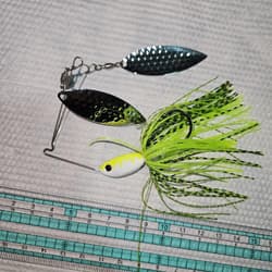 Lucky Craft Minnsha V-Arm Spinnerbait, Fish-Attracting Flashing, Used - Thumbnail 1