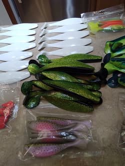 55+ Shad Paddle Tail Swimbaits great Umbrella Rig 6 Count Bag Pearl Green 6"+9" - Thumbnail 3
