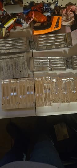 fishing lure set up with molds and everything - Thumbnail 2