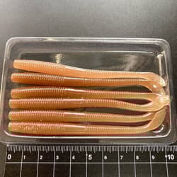816755 Gary Yamamoto 4 Inch Cut Tail Worm 6 Pieces 241 Cinnamon Condition B C - Thumbnail 1