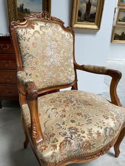 Pair of Louis XV style walnut 1900 armchairs - Thumbnail 11
