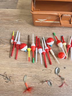 VINTAGE fishing Lure lot of 60 Plus+ Tackle Box+ Fishing Accessories - Thumbnail 7