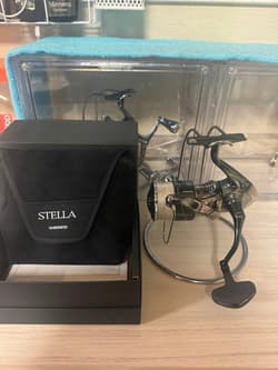 Shimano Stella 4000XG Spinning Reel Excellent Condition Light Use - Thumbnail 1