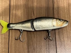 Jointed Claw Magnum Fish Skin Hard Lure UNUSED Excellent Condition - Thumbnail 1