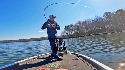 Cold Front Conditions - Lake Guntersville Bass Fishing!