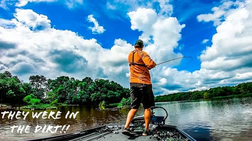 Fishing DIRT SHALLOW For SUMMER BASS In a MUDDY RESERVOIR!! || Late Summer Bass Fishing