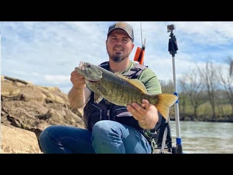 THE BIG GIRLS ARE STARTING TO MUNCH  || BIG RIVER SMALLIES ||