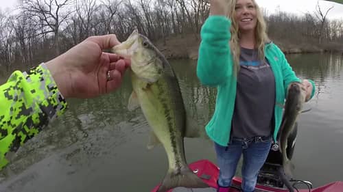 Still Throwing JERKBAITS In April? Spring Is LATE! Warm Front Conditions.