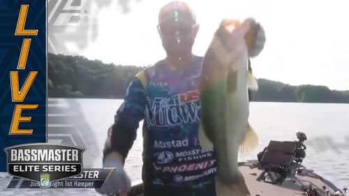 PICKWICK: Lester lands a good bass to extend his lead on Championship Sunday