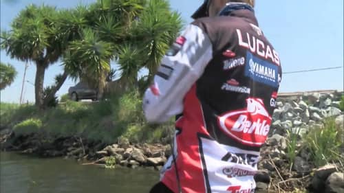 Justin Lucas with a 10 on Day 3 BASS Live www.bassmaster.com