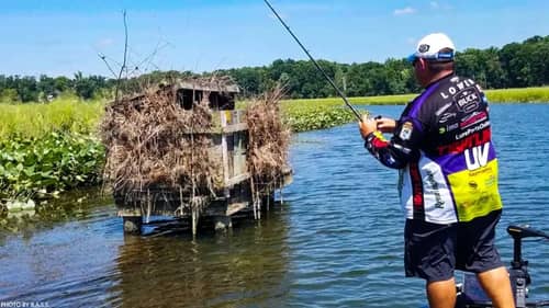 CATCH BIG BASS This Summer - How to Fish Current Secret Tips