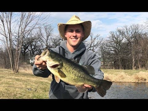 1 HOUR BASS CHALLENGE!!! Wifey vs. Hubby! Fishing A NEW Pond - Spring Time