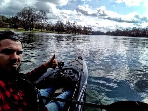 KAYAK BASS FISHING the HOLSTON RIVER  ||SKETCHY WATER CONDITIONS ??||