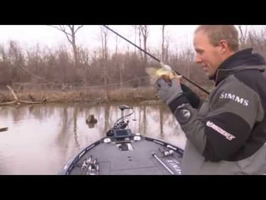 Bass knocks Aaron Martens' hat off
