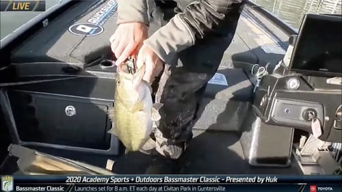 Stetson Blaylock starting strong on Championship Sunday at the Bassmaster Classic