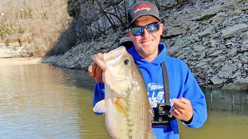 Fishing LAKE CUMBERLAND for BIG LARGEMOUTH BASS! (River Fishing)