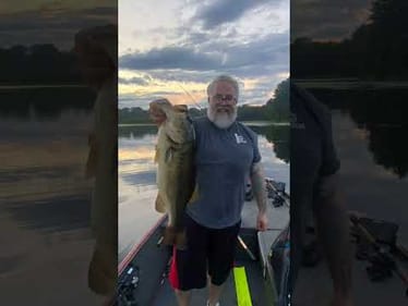 @fishdaddy401  some 2pc action, a giant for his waters!  Thank you so much for the picture! #giant