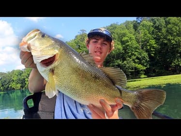 I CAUGHT MY NEW PB...AGAIN! (Kayak Fishing)
