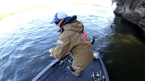 Fishing for Smallmouths on Bluffs in Current