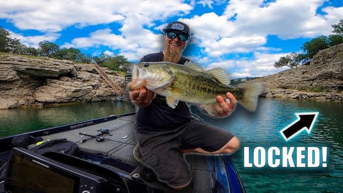 TOP SECRET SWIMBAIT CATCHES BIG BEDFISH on First Fishing Trip with the New Boat! Skeeter ZX250