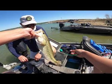 Big Sticks Bass tournament on Lake Waco! (We catch a monster!!)