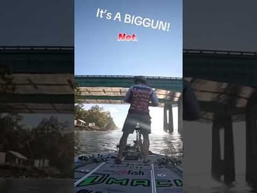 Hooked up with a BIGGUN 2 minutes into tourney day!! Got me so excited! #bassfishing #angler