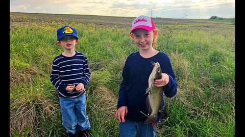 Taking Kids Fishing For Their FIRST Time! Teaching The Basics!