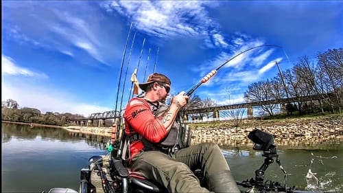 WE RAN ACROSS A HUGE SCHOOL OF BASS ||  CAST AFTER CAST