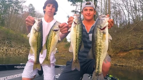 Bass Fishing Action ~ Lake Lanier ! (& Funny Fail)