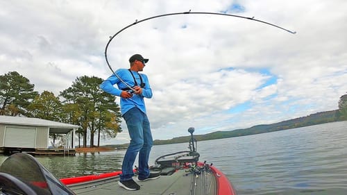 Sunday Lo-Pro Tournament! Fishing Against Lake Guntersville PROS!