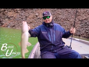 !!! WINTER JIG FISHING !!! Unexpected GIANT Catch On Lake Oroville!!
