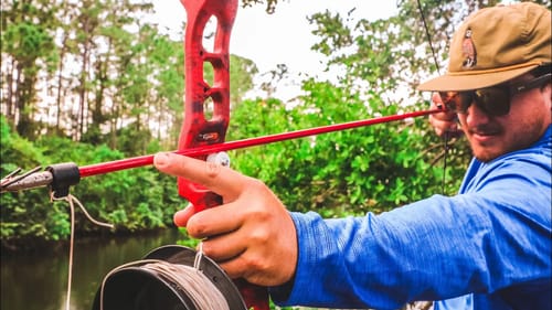 First Time BowFishing (Catch and Cook)+ Testing Cheap Bowfishing Setup