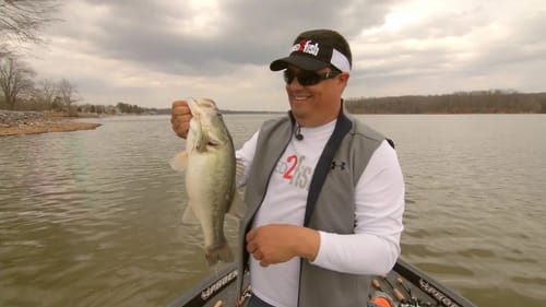 Fishing Lipless Crankbaits on Windblown Flats and Points for Bass