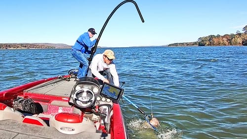 SUNDAY DERBY! Bass Fishing Tournament on Guntersville! (ITS HUGE)