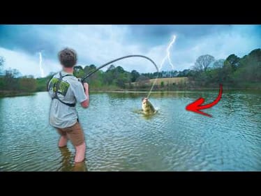 Fishing An ABANDONED FARM Pond For GIANT Bass! (Bank Fishing)