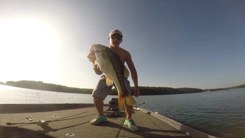 Bass Fishing Lake Lanier - Topwater Showdown ! (GoPro Hero 3+)