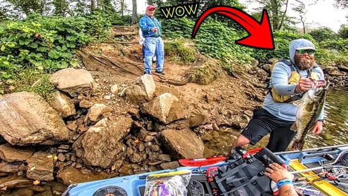 THIS SECRET LITTLE RIVER IS INCREDIBLE ||  GIANT FISH