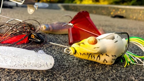 Buzzbaits and Frogs! Summer Bass Fishing On Clearlake!