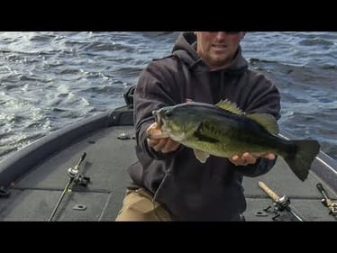 Stop WASTING TIME Fishing for BASS this Winter - Cold Water Secrets