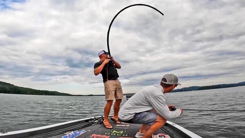 Catching BIGGUNS On LAKE GUNTERSVILLE! (Bass Fishing)