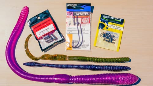 Carolina Rig Tricks! Big Worms And Creature Baits For Bass!