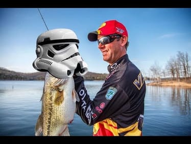 Stormtrooper Gives KVD a Christmas Polygraph on Ike Live