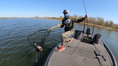 Jerkbait Fishing for Big Bass & Garmin Livescope (TEXAS) w/ Jay