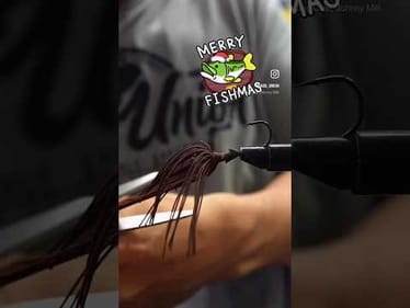 Tying jigs and wishing you a Merry Christmas 🎄#BassUnion #BassUnionJigs #BassUnionGuideService