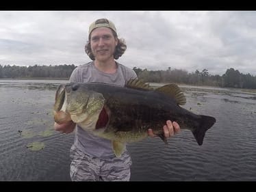 9 pound bass almost FLIPS CANOE!